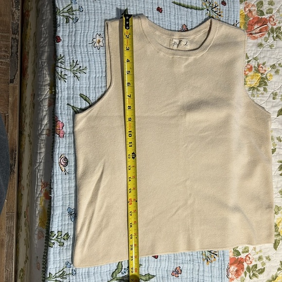 Marled Cream Sleeveless Women's Top - Picture 10 of 10